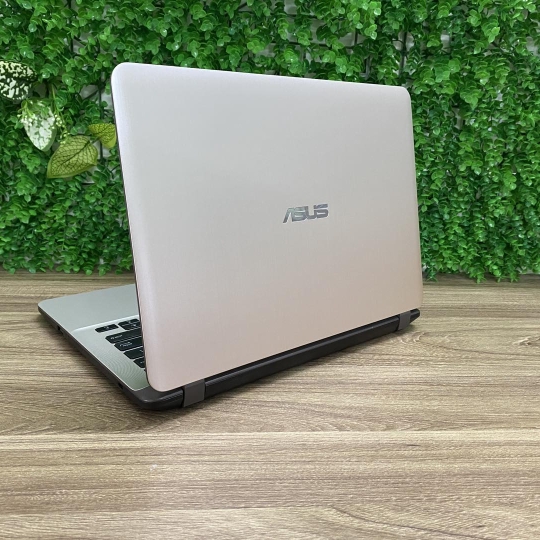 ASUS VivoBook X407 