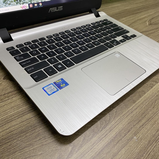 ASUS VivoBook X407 